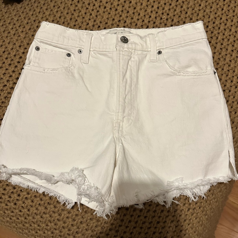 Abercrombie 4in mom short